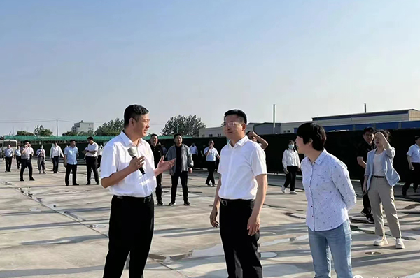 宿豫區(qū)偉書記殷其國考察我公司(圖1)