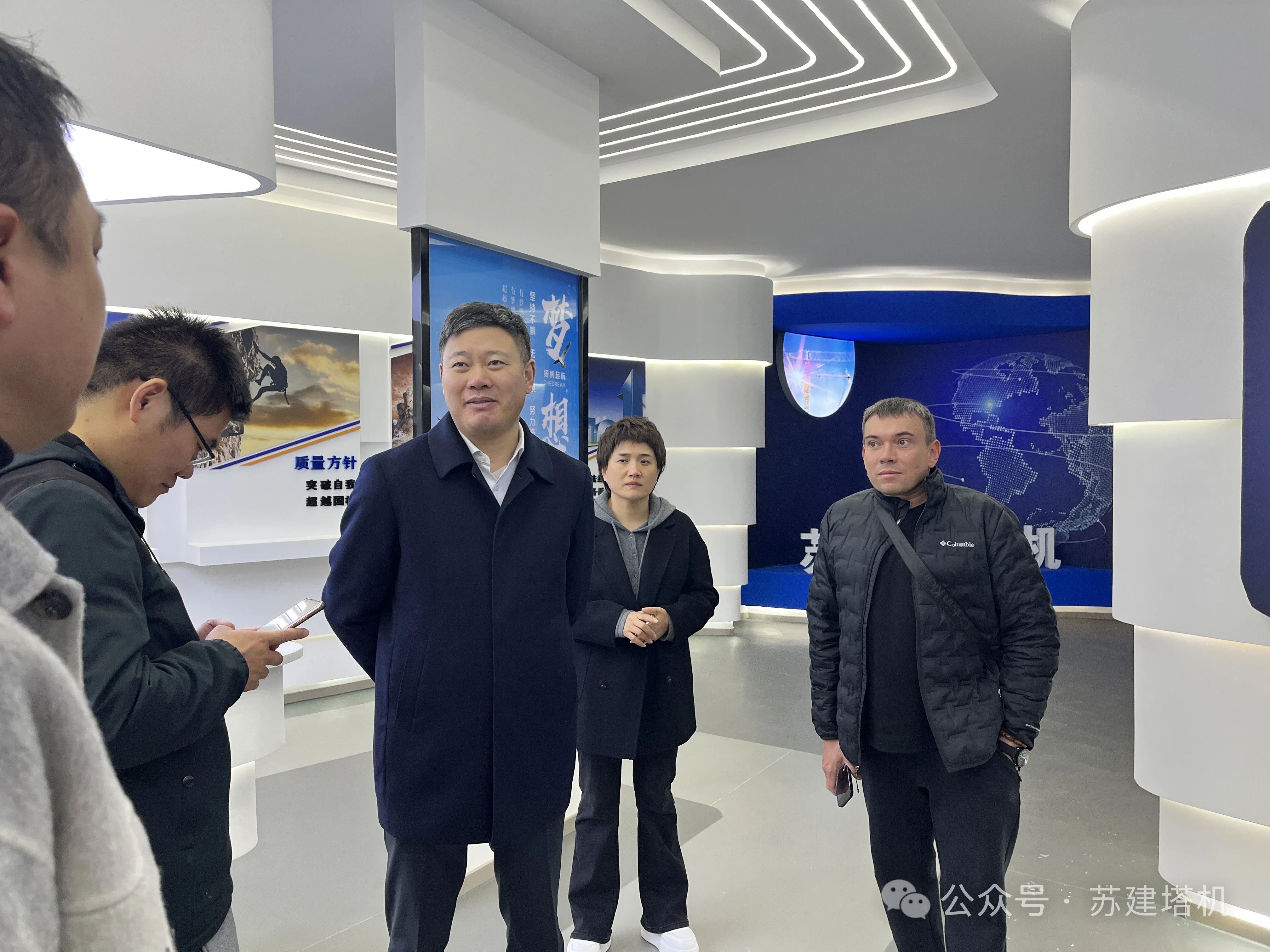 熱烈歡迎國際友人蒞臨蘇建塔機(jī)參觀交流(圖4)